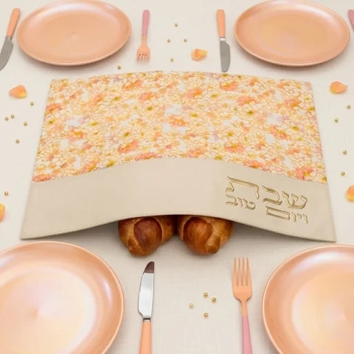 כיסוי חלה מהודר דמוי עור לבן – דגם פרחים ורודים