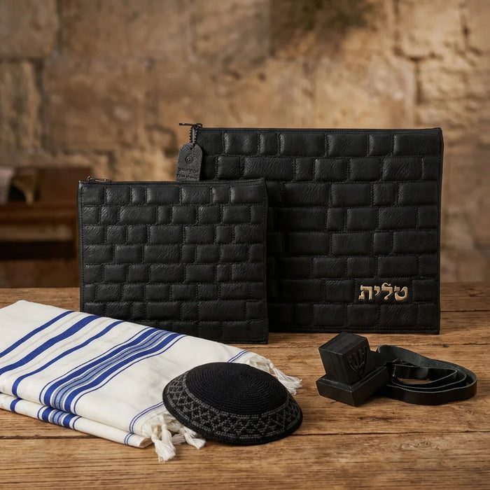 סט טלית תפילין דמוי עור "כותל" עם הבלטה "טלית" 36*29 ס"מ