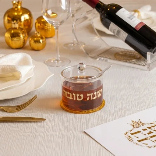כלי לדבש פרספקס שקוף 8.5 ס"מ עם גימור זהב וכפית