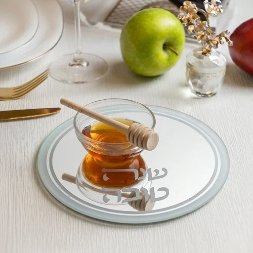 צלחת זכוכית לדבש 19 ס"מ - שנה טובה כסף כולל קערית ומקל