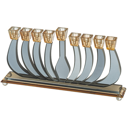 חנוכיית קריסטל מהודרת 19x35 ס"מ – זרועות כחול-אפור, גביעי ענבר ובסיס זהב